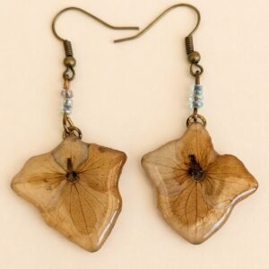 Paire de boucles d'oreilles avec de véritables hortensia à fleurs plates