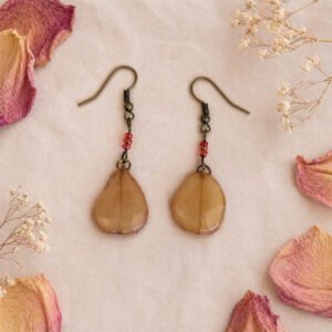 Pétales de rose montés en boucles d'oreilles
