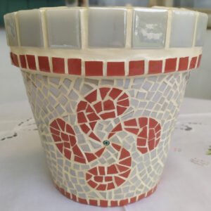 Pot de fleurs en mosaïque dessin Croix Basque Lauburu