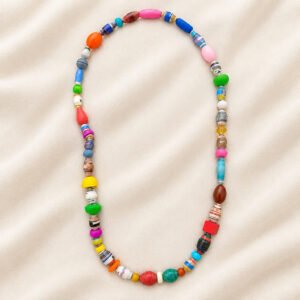 Sautoir bohème artisanal en perles colorées