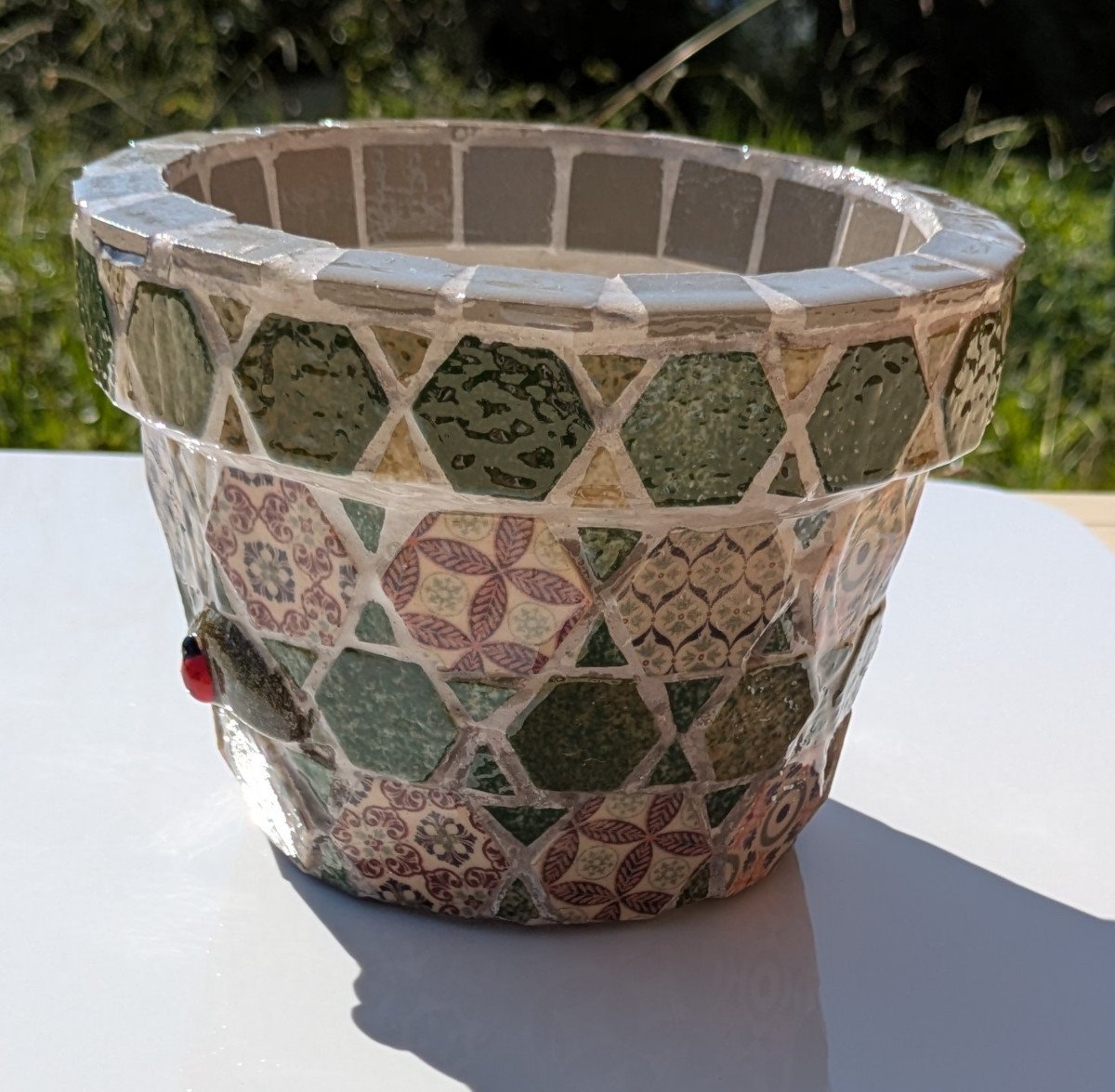 Pot de fleurs en mosaïque