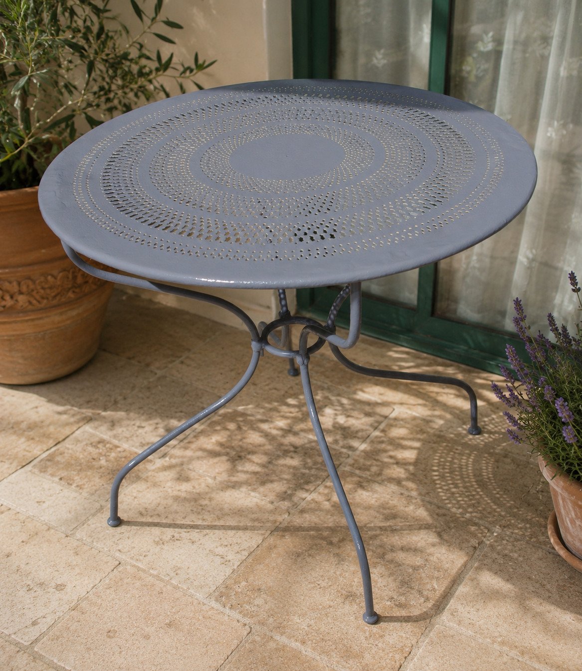 Table en fer d'extérieur rénovée